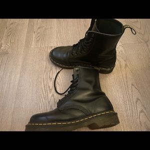 Dr. Martens 1460 boots. In good condition. Size 7 (eur 38)